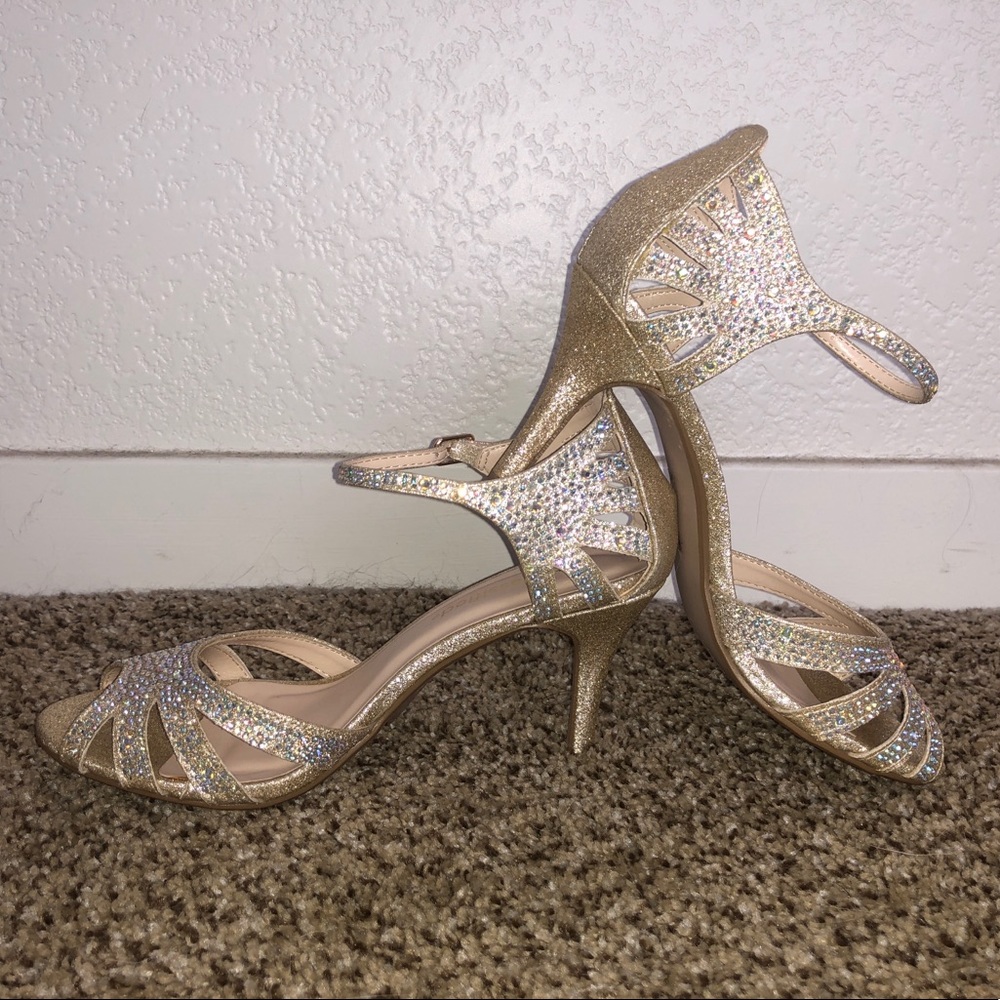 Sparkle vintage high heels.